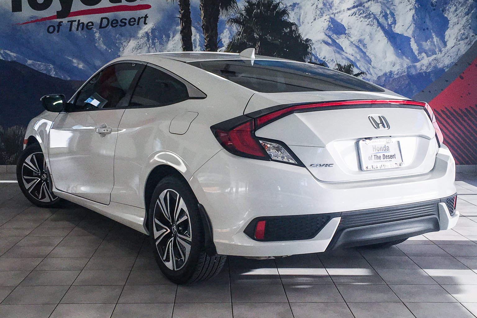 PreOwned 2017 Honda Civic Coupe EXT 2dr Car in Cathedral
