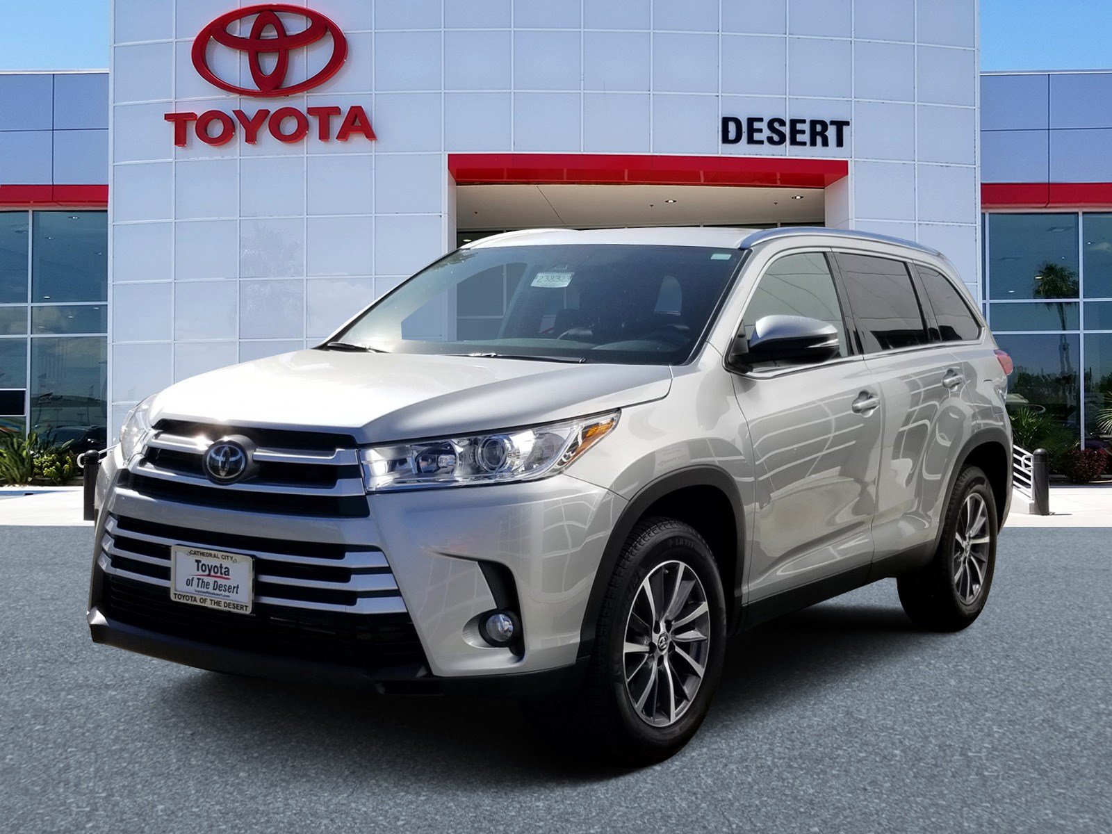 New 2019 Toyota Highlander XLE Sport Utility in Cathedral City 238323 