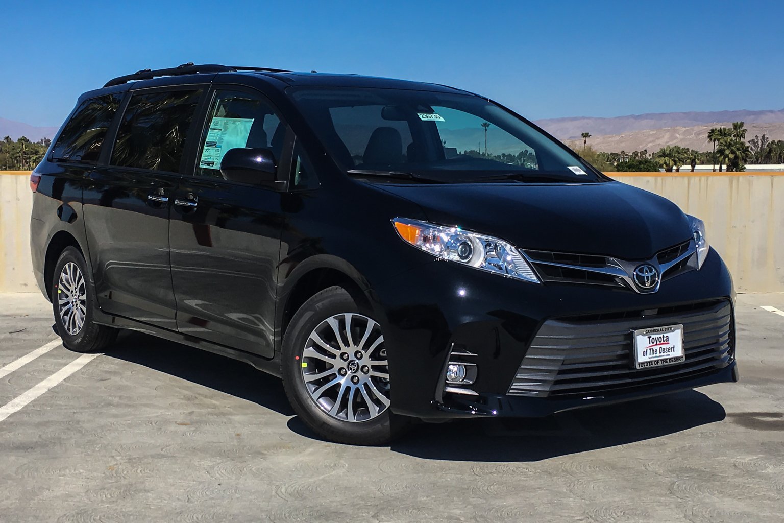 New 2018 Toyota Sienna XLE Premium Mini-van, Passenger in Cathedral ...