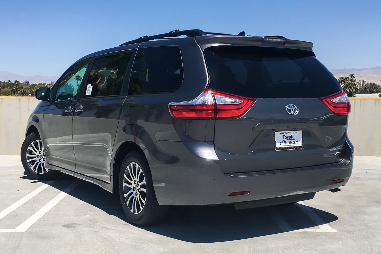 New 2019 Toyota Sienna XLE Premium Mini-van, Passenger in Cathedral ...